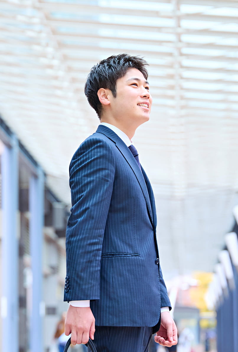 笑顔の男性社員